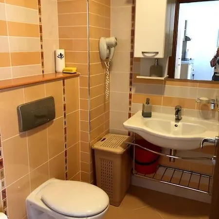 Penthouse In Emerald Beach, & Daire