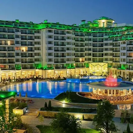 דירה Penthouse In Emerald Beach, &