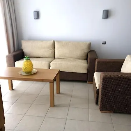 Penthouse In Emerald Beach, & רבדה